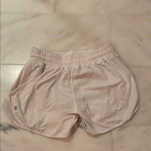 lululemon athletica Women's White Hotty Hot Shorts Size 4 Length 4 inches